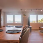 Luces En Amplio Y Luminoso Con Vistas A Islas Cies